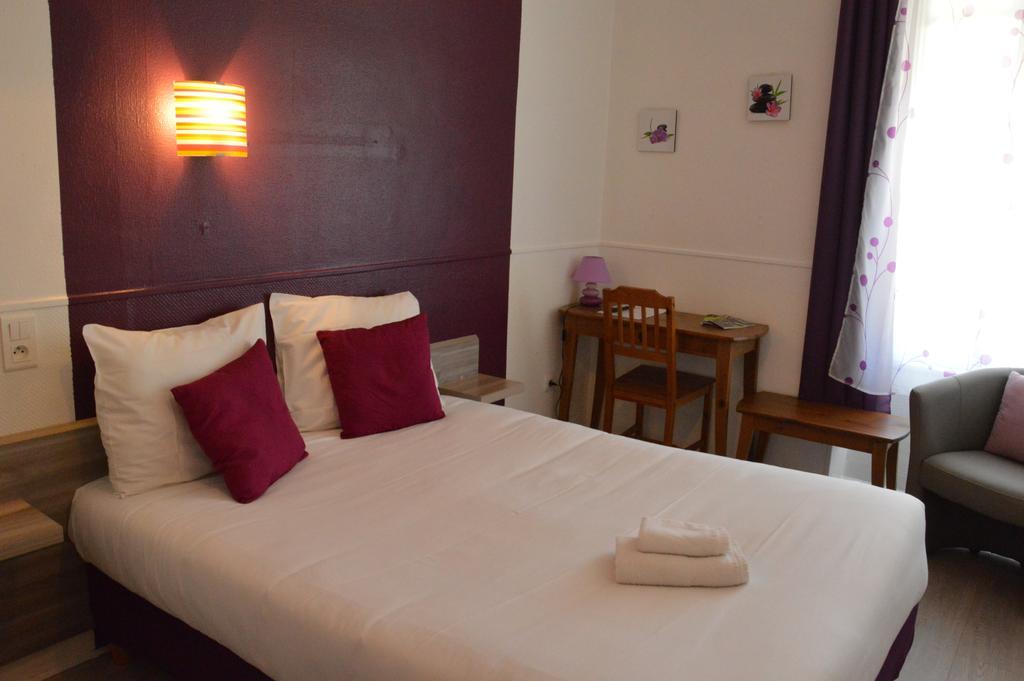 Hotel De La Colombiere Chalon-sur-Saone Bagian luar foto