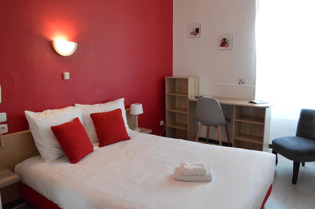 Hotel De La Colombiere Chalon-sur-Saone Bagian luar foto