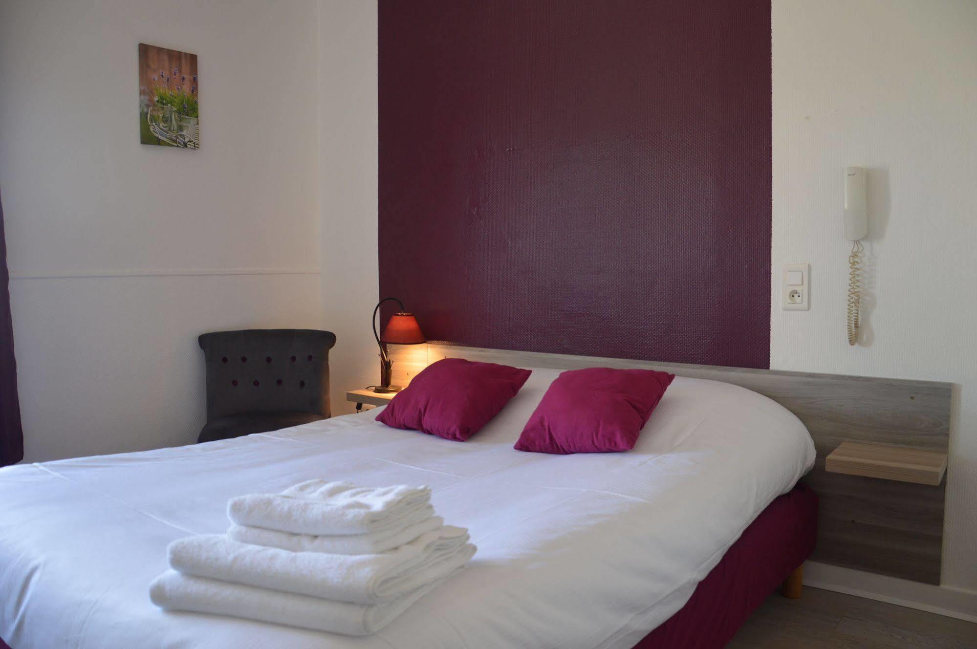 Hotel De La Colombiere Chalon-sur-Saone Bagian luar foto