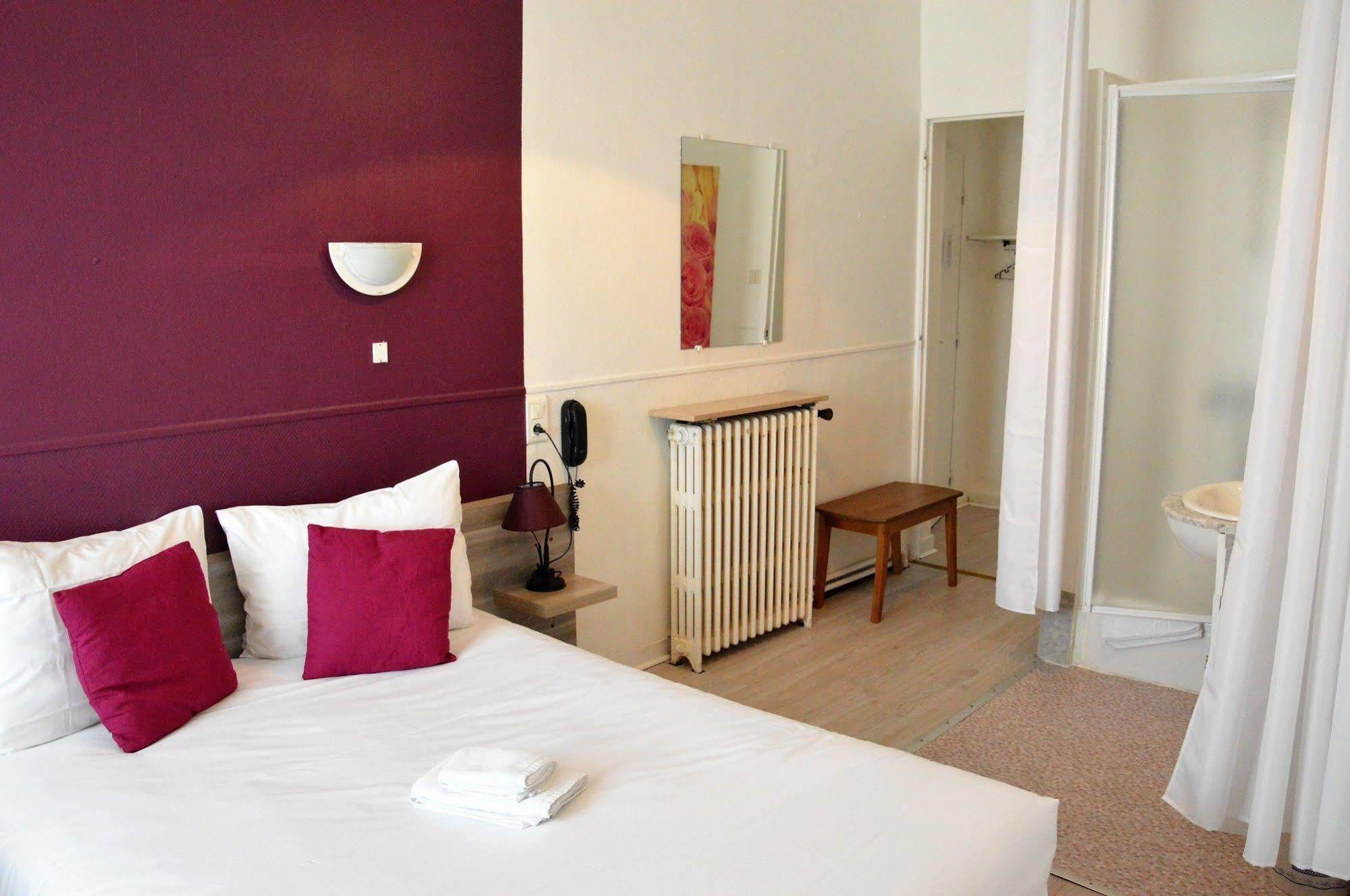 Hotel De La Colombiere Chalon-sur-Saone Bagian luar foto